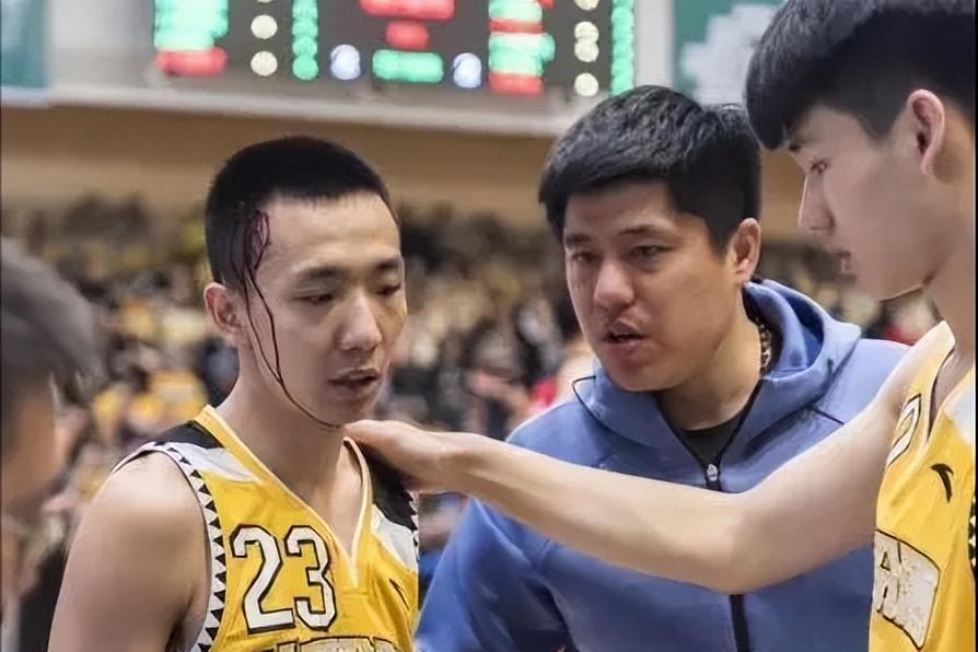清华大学核心兼队长，被山西男篮弃用，两个赛季仅有3场比赛出场(3)