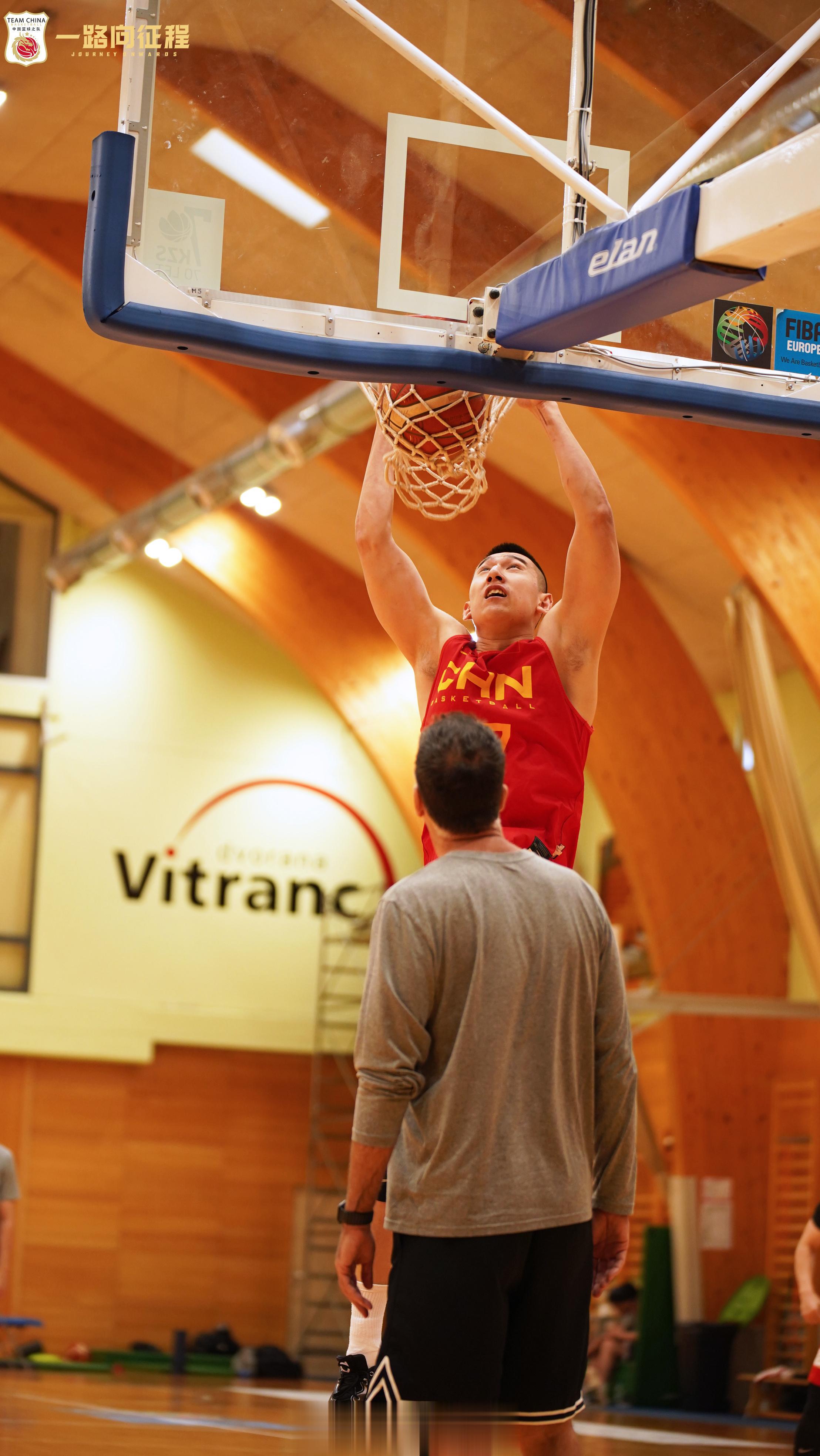 中国男篮今日训练继续另外中国男篮将在当地时间7月25日晚与斯洛文尼亚男篮进行一场