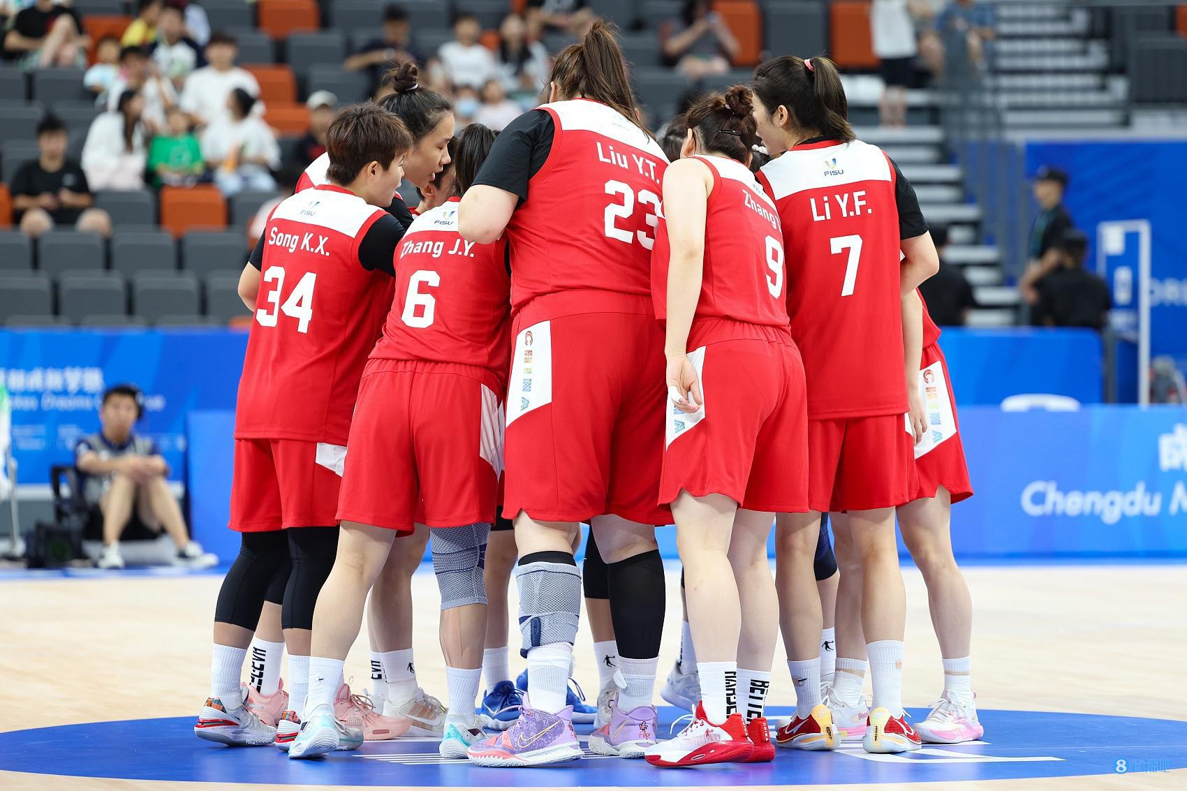 中国女篮大学生队大胜巴西队 晋级大运会半决赛