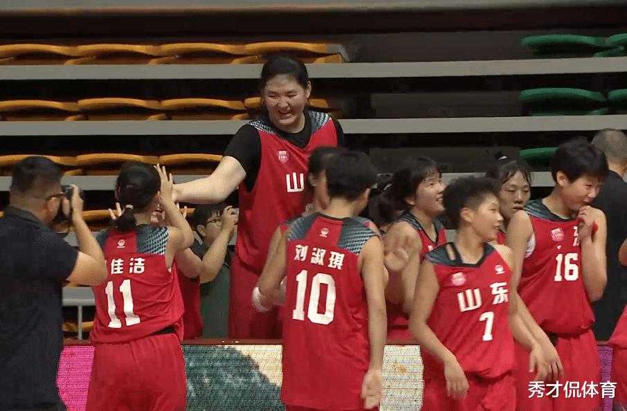 中国篮球再闹笑话！山东女篮决赛狂胜33分却获得亚军，张子宇MVP(1)