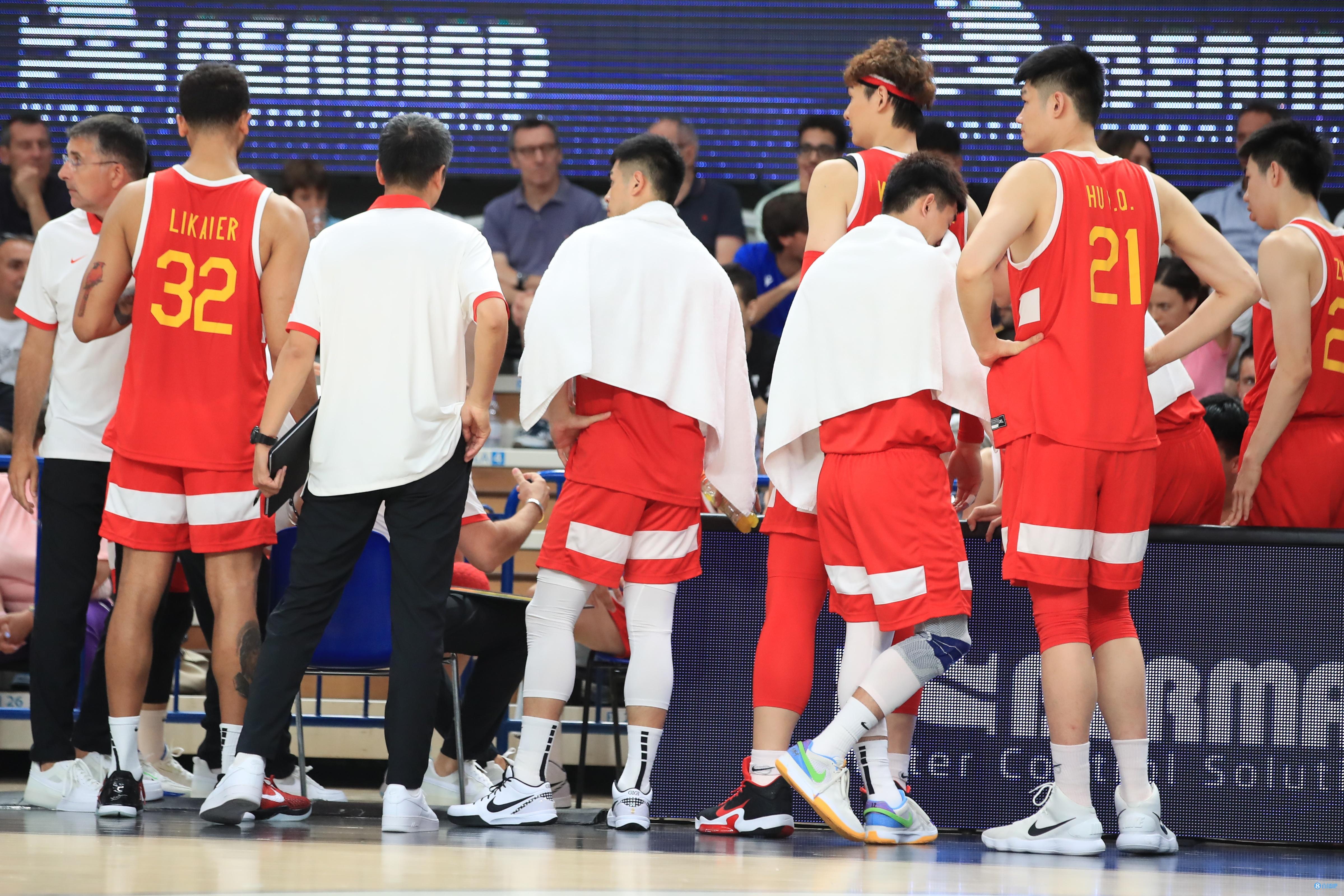 中国男篮三分/罚球命中率28.6%/8.3% 对手46.4%/85.7%
