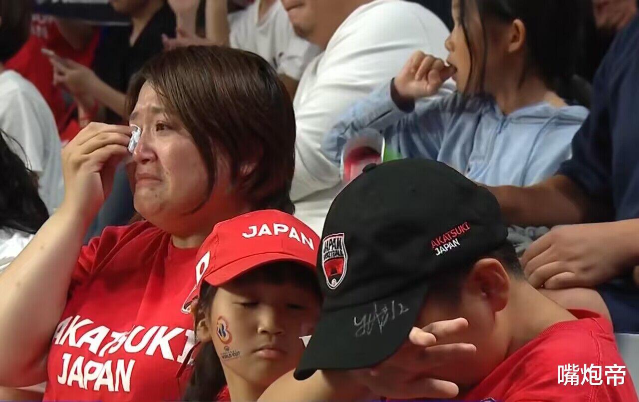 日本男篮让美女球迷大哭，现场千人落泪，中国男篮却只让姚明绝望(5)