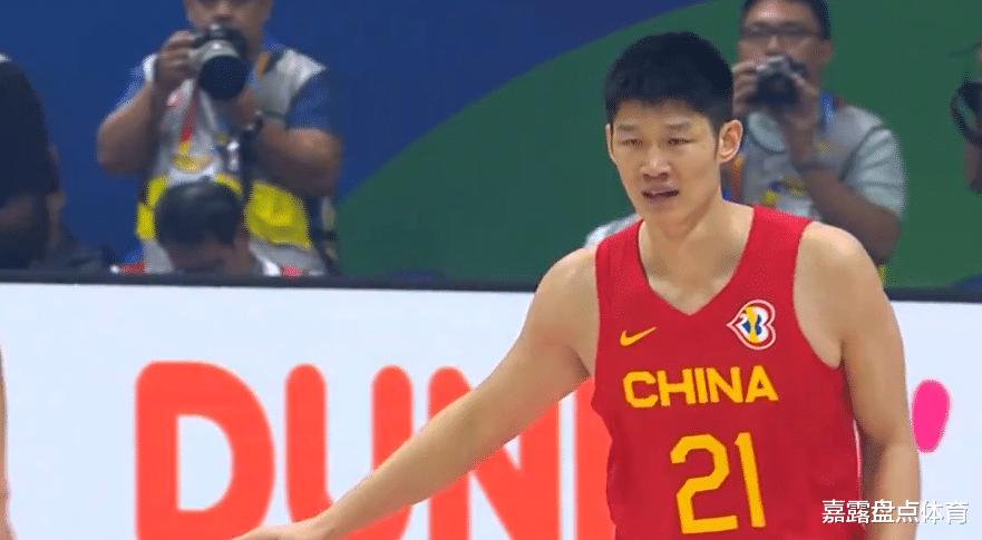 中国男篮首胜后，李凯尔称赞胡金秋，乔帅表态：教练也会犯错(2)