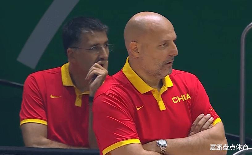 中国男篮首胜后，李凯尔称赞胡金秋，乔帅表态：教练也会犯错(3)