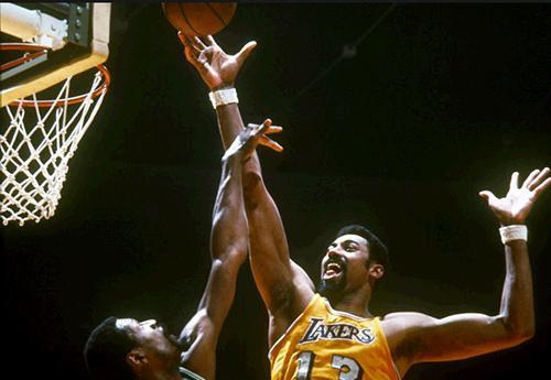 NBA历史上有没有人能够摸到篮板上沿，只有3人可以，其他都是传言！(6)