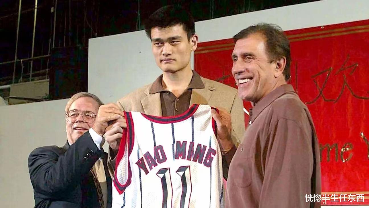 姚明在2002年当选NBA状元秀，同届球员职业生涯成就如何？仅一人超姚明！