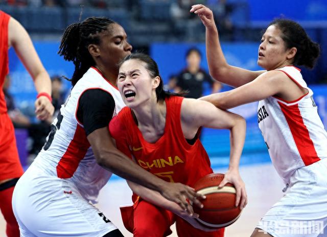 奥尼尔现身比赛现场！中国女篮狂胜印尼，王思雨给家乡人民送祝福(8)