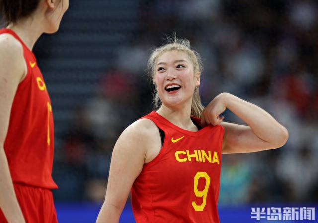 奥尼尔现身比赛现场！中国女篮狂胜印尼，王思雨给家乡人民送祝福(12)
