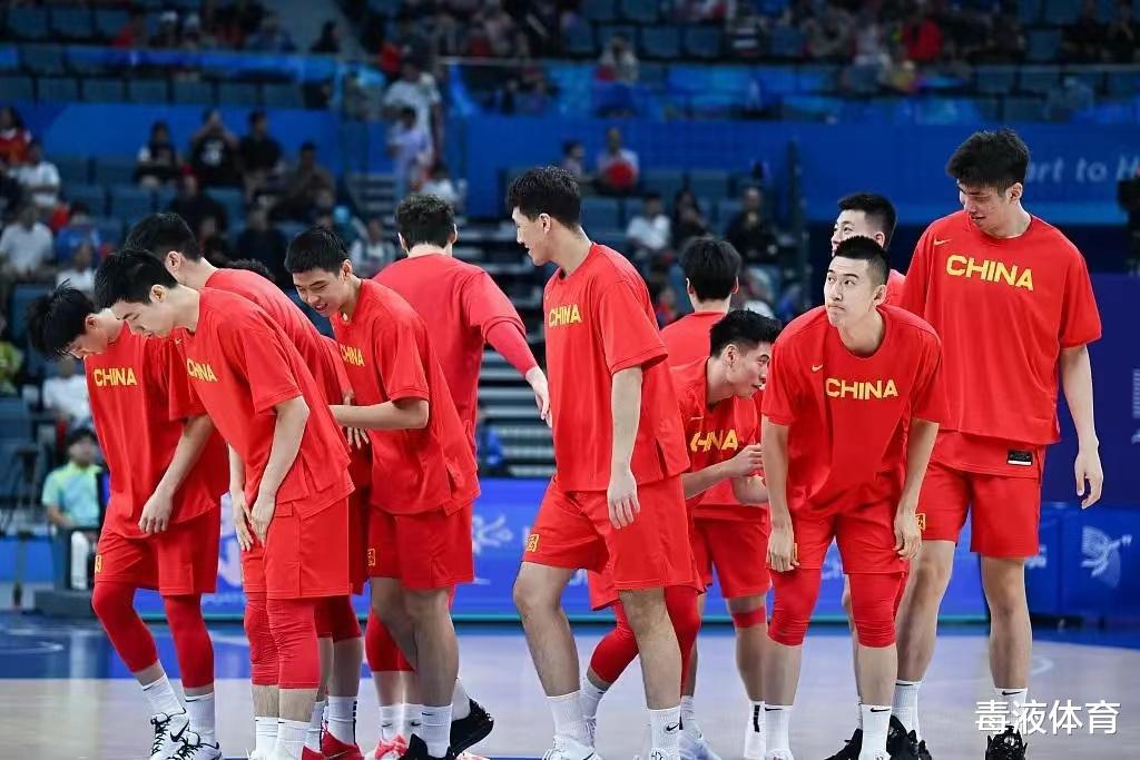 从选人上就注定了中国男篮的下场，球队全是工兵型球员，缺少奇兵