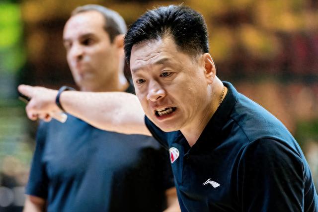 中国男篮真的需要李春江指导这样的主教练，打篮球就需要一股狠劲(1)