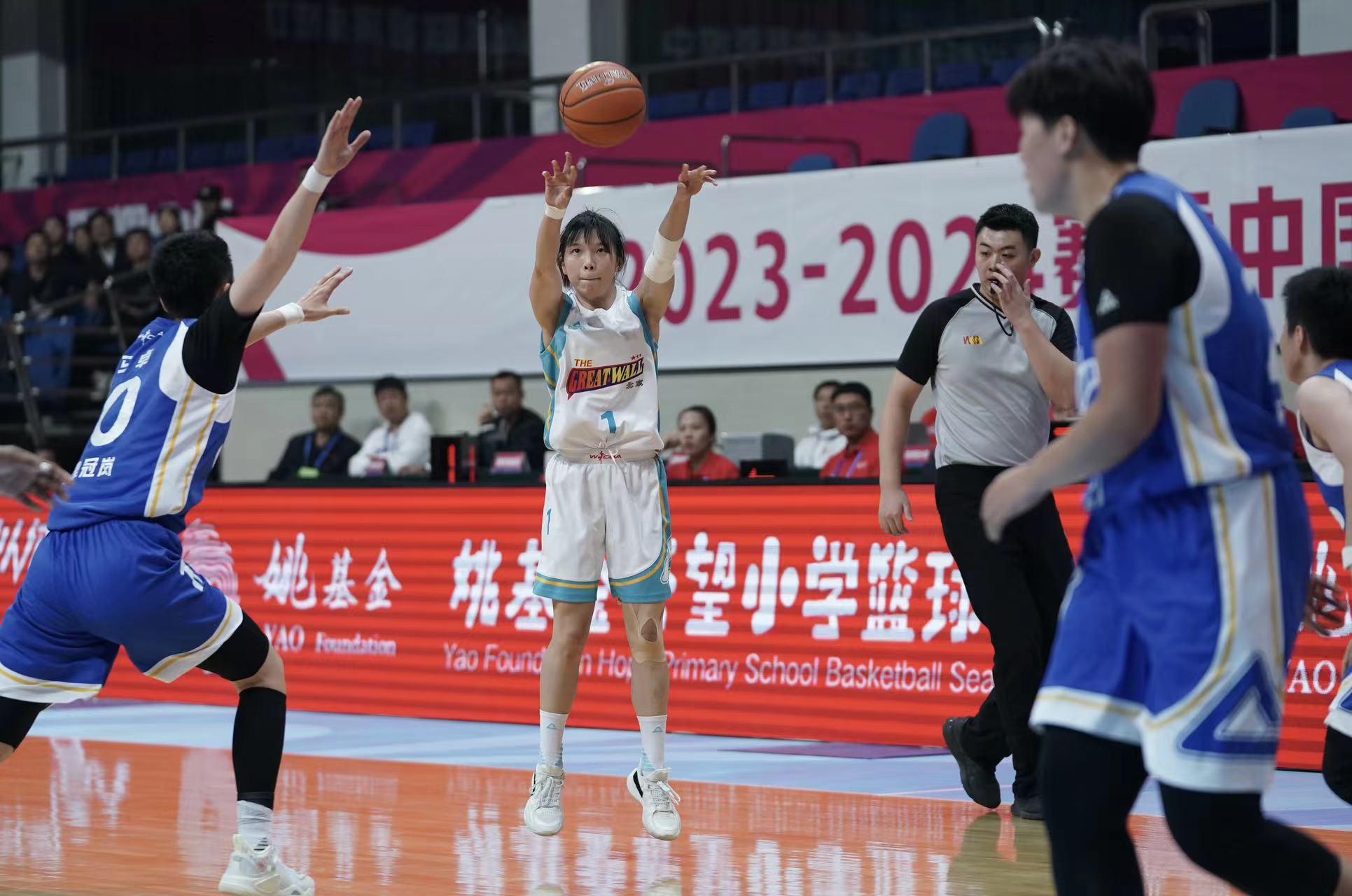 北京女篮下起“三分雨” 102比65大胜天津队