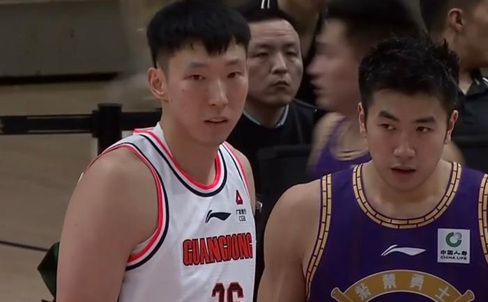 中国男篮邹雨宸，被伤病毁掉的国际级球星！(14)