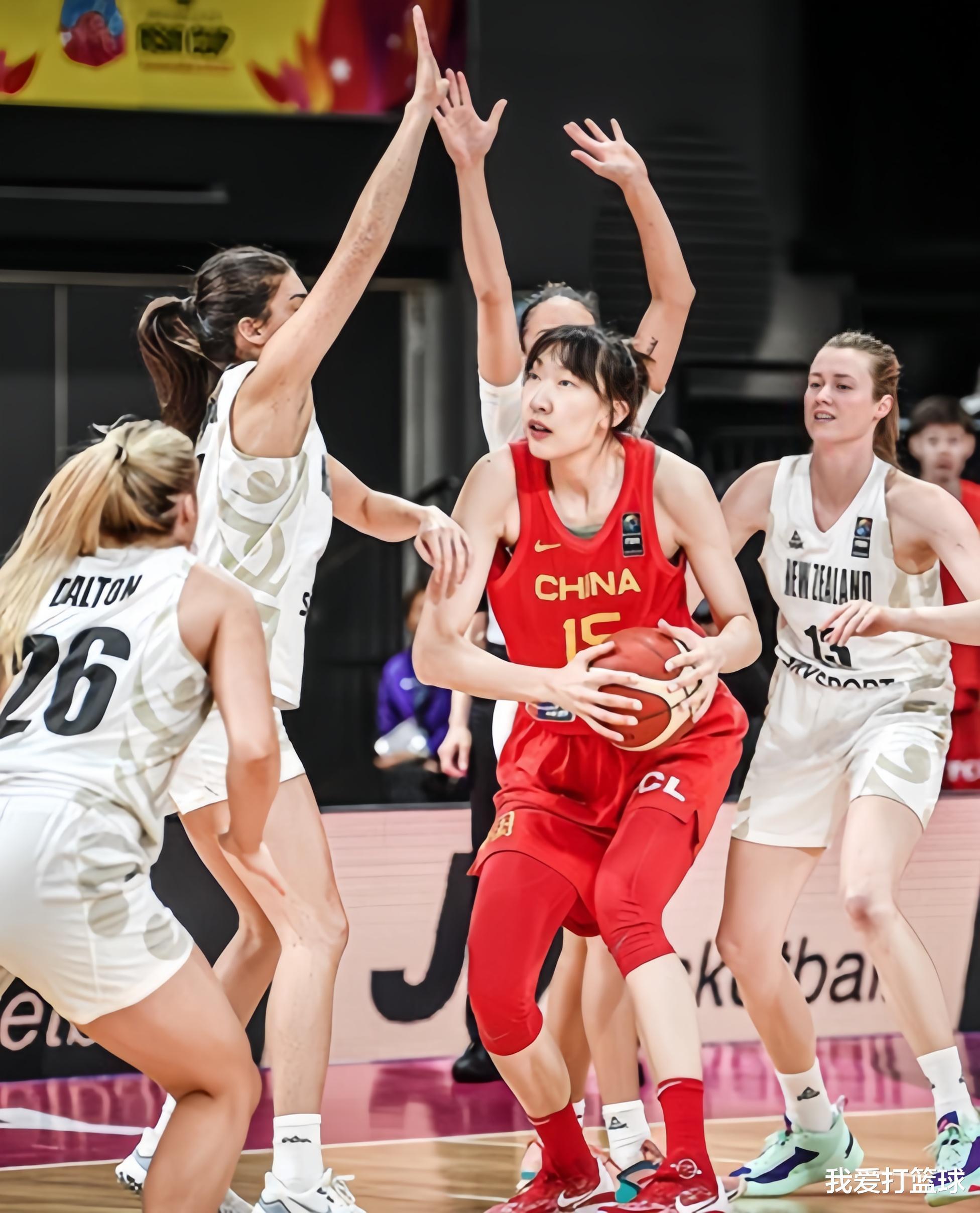 中国女篮对阵新西兰！双塔优势明显，重点盯防4人，上次大胜34分