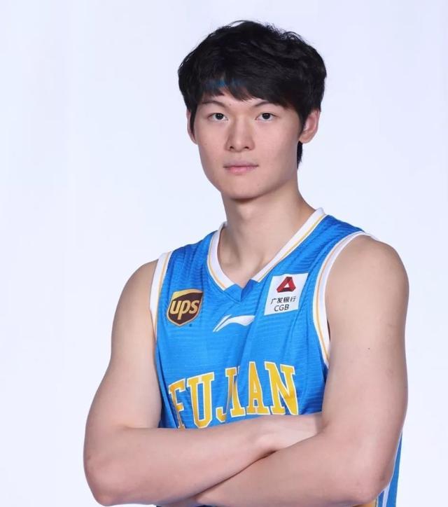 王哲林如今已经30岁，打好CBA联赛就不错了，中国男篮就不指望了(3)