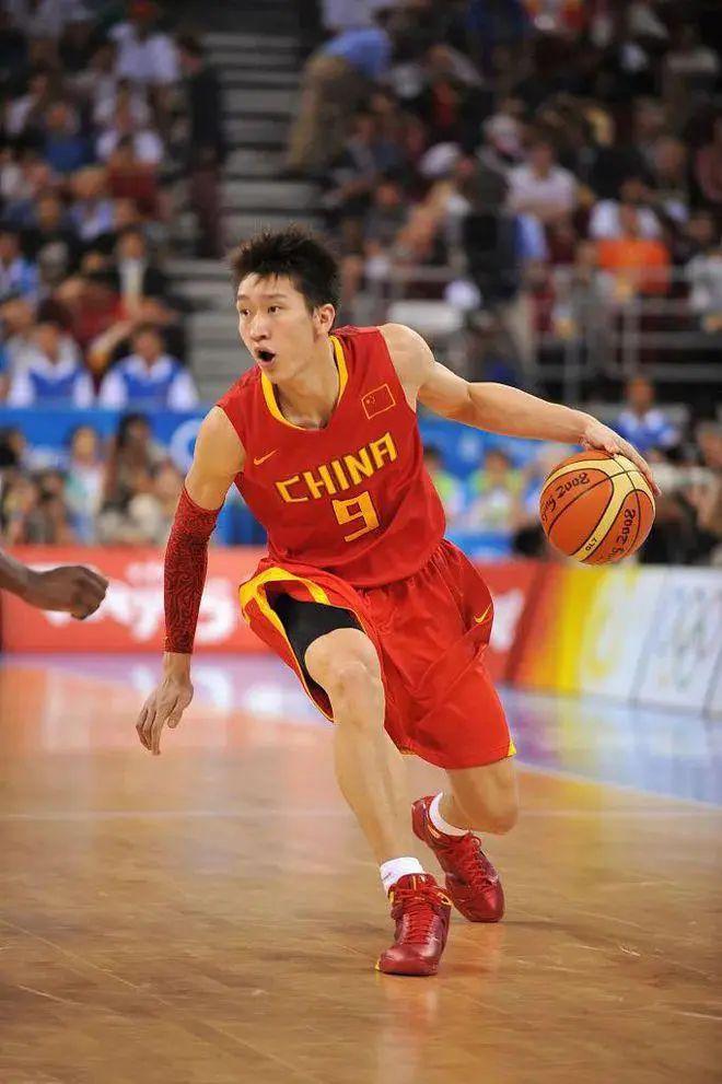 中国篮坛7大帅哥：颜值球技俱佳，赛场外的人生各有悲欢(19)