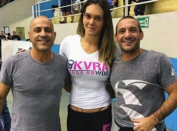 巴西最强女格斗手，身高1米9体重200斤，一身肌肉很强壮(3)