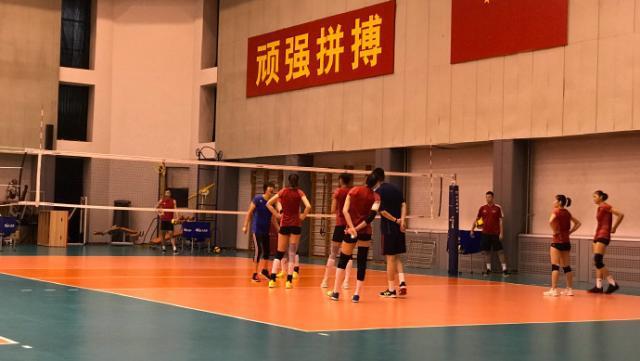 中国女排新动态，备战世界杯重点练拦网，三个副攻在，不见胡铭媛(2)
