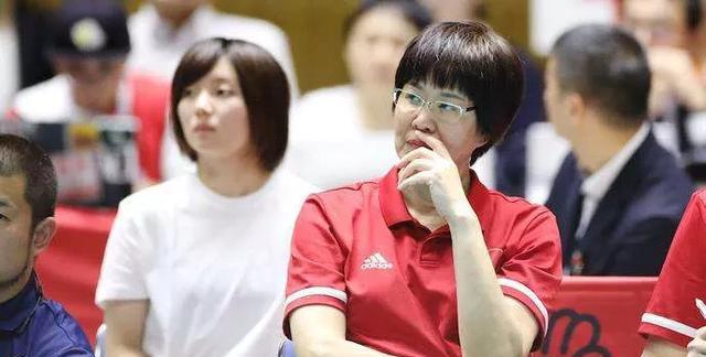 中国女排多次输给美国女排，但美国女排教练基拉里却对郎平毕恭毕敬(3)
