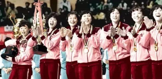 女排1981年首夺世界冠军《人民日报》头版发文：学习女排振兴中华