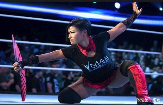 她是WWE首位中国女选手！如今练出一身肌肉，大腿纹身很抢镜(4)