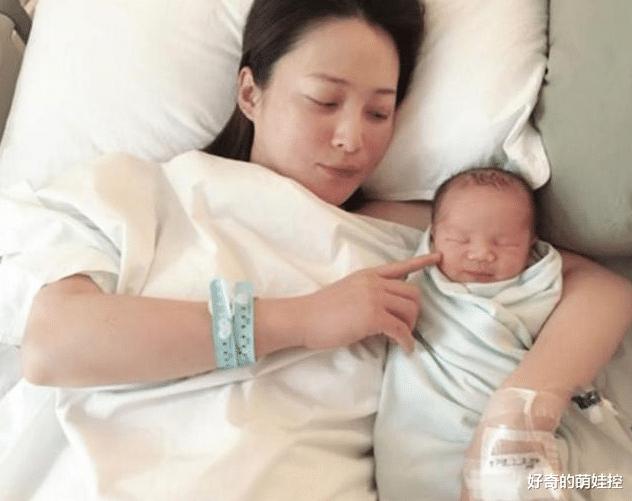 “奥运冠军”何雯娜，产后2个月身材对比照，网友：你是魔鬼吗(8)