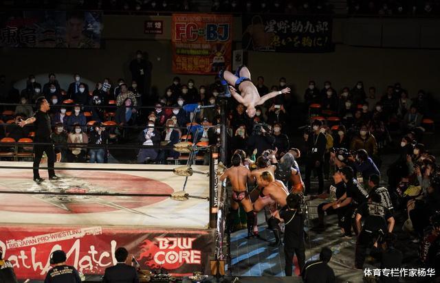 日本疫情期间举办摔角比赛惹众怒，成嗜血者天堂，还有恶心的毒虫(6)