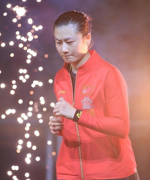 中国女乒5位大满贯：4位均在巅峰中退役，丁宁为什么还坚持呢？(6)