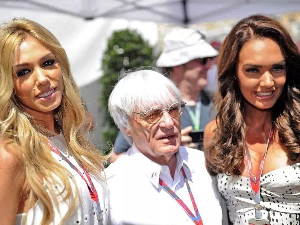前F1掌门伯尼89岁喜得长子，牵小45岁孕妻出街秀恩爱(11)