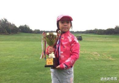 虎父无犬女，刘国梁9岁女儿拿到世界冠军，妻子身价过亿(2)