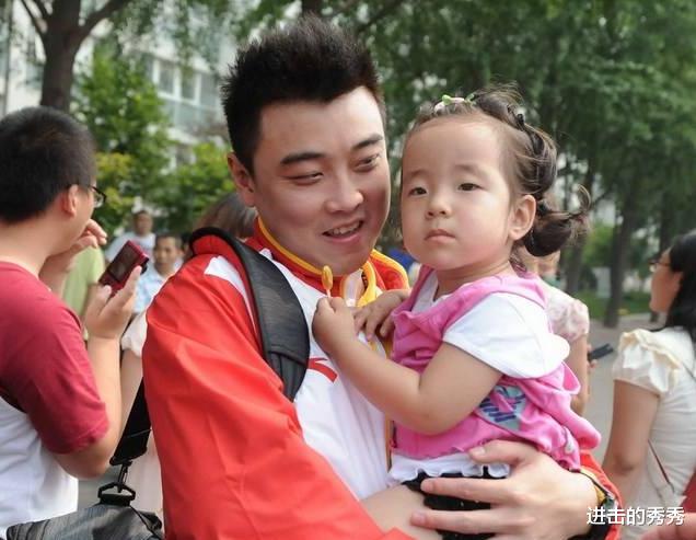 虎父无犬女，刘国梁9岁女儿拿到世界冠军，妻子身价过亿(6)