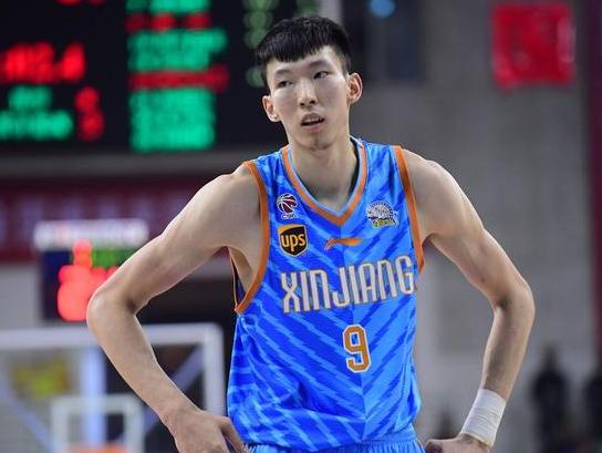 他是中国男篮内线第一人，场均22分的他曾因边线球失误而被网暴(4)