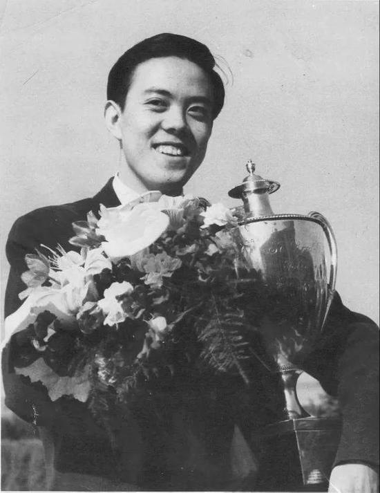 中国乒乓球的第一和唯一 刘国梁邓亚萍成就如何？(1)