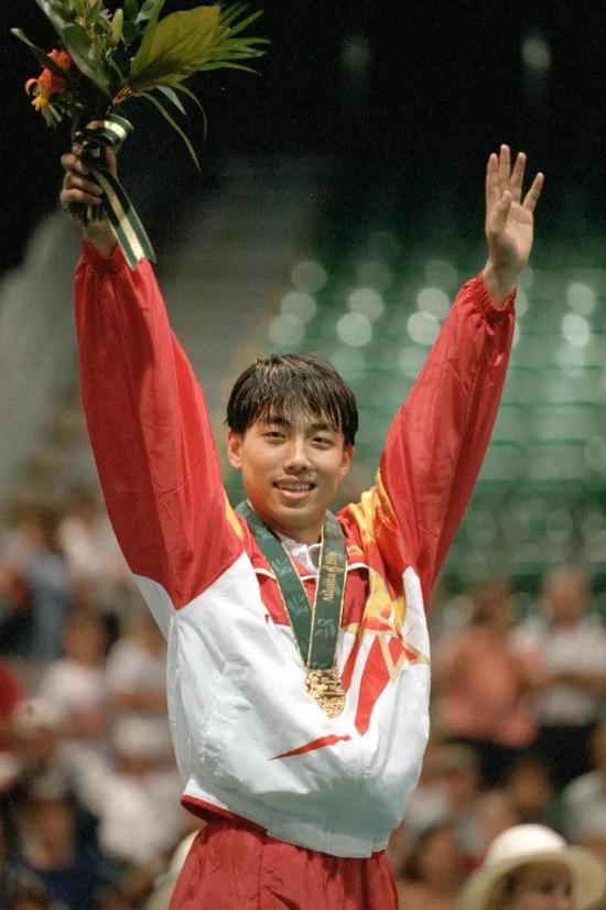 中国乒乓球的第一和唯一 刘国梁邓亚萍成就如何？(14)