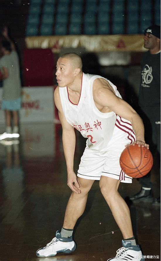 马健：险些登陆NBA，只让“战神”刘玉栋得9分，在解说席成名(6)