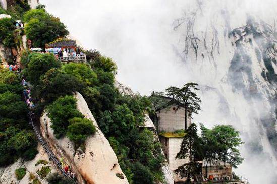 挑战华山奇险 中国自然岩壁攀登公开赛如约而战(2)