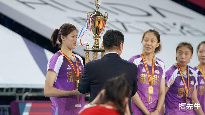 李盈莹首次以队长身份夺冠：回应网友引争议 小姑娘且成长且珍惜