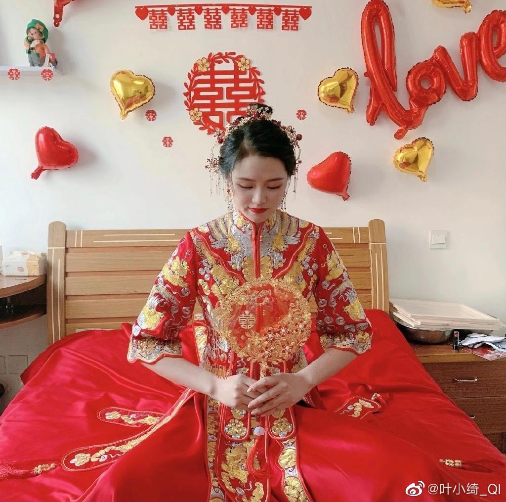 恭喜！中国女排又一女神嫁人了，穿中式婚纱出镜美出新高度(2)