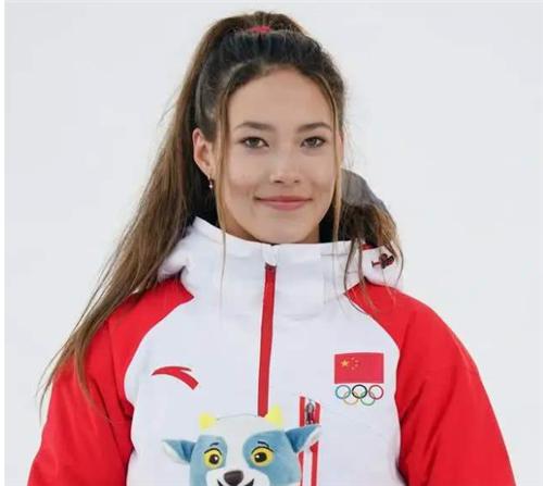 16岁美国女运动员入中国籍，为中国摘7枚金牌，今晒照美得认不出(5)