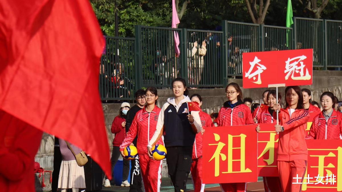 中国女排江苏双子星，助阵母校运动会！新赛季肩负联赛4强重任(2)