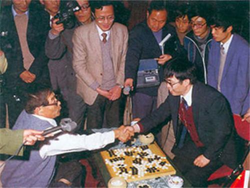中日第一届围棋擂台赛：日本“超九”高手连胜6人，却败于我国九段(5)