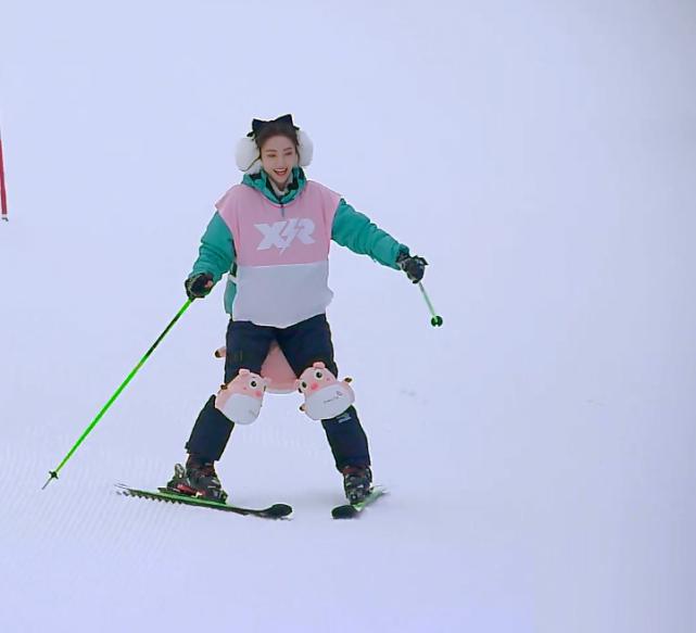 许佳琪滑雪全靠喊，摔倒后赖着不起，看清她的躺姿，教练懵了(3)