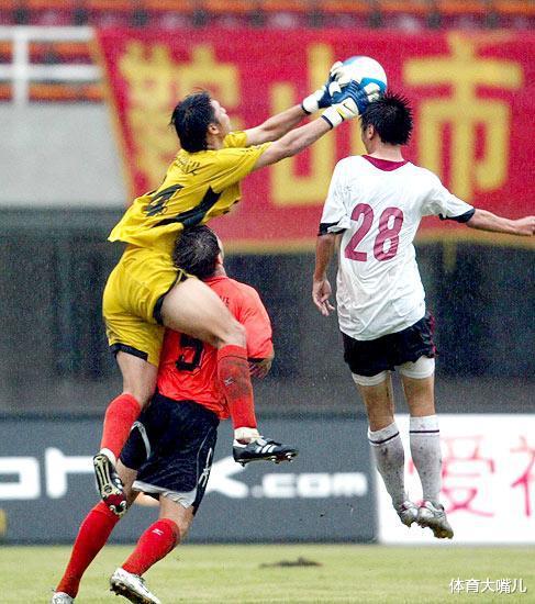 他是中国足球史上拥有特殊经历的门将，遗憾未能在亚洲杯证明自己(1)