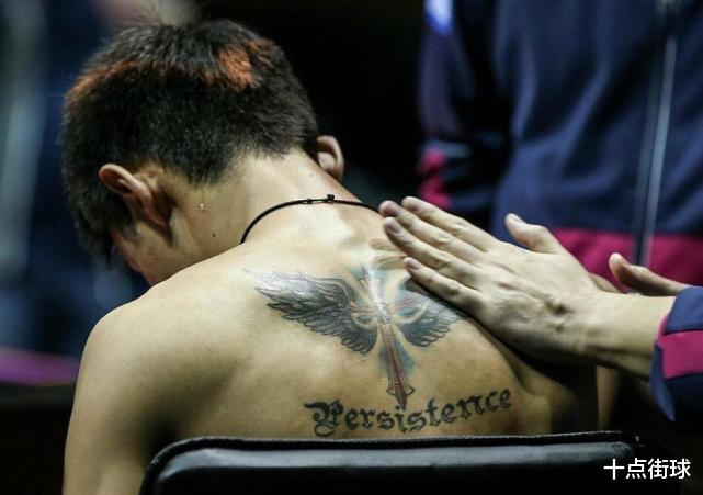 中国国家队运动员纹身不奇怪，那么军人运动员，究竟能不能纹身？
