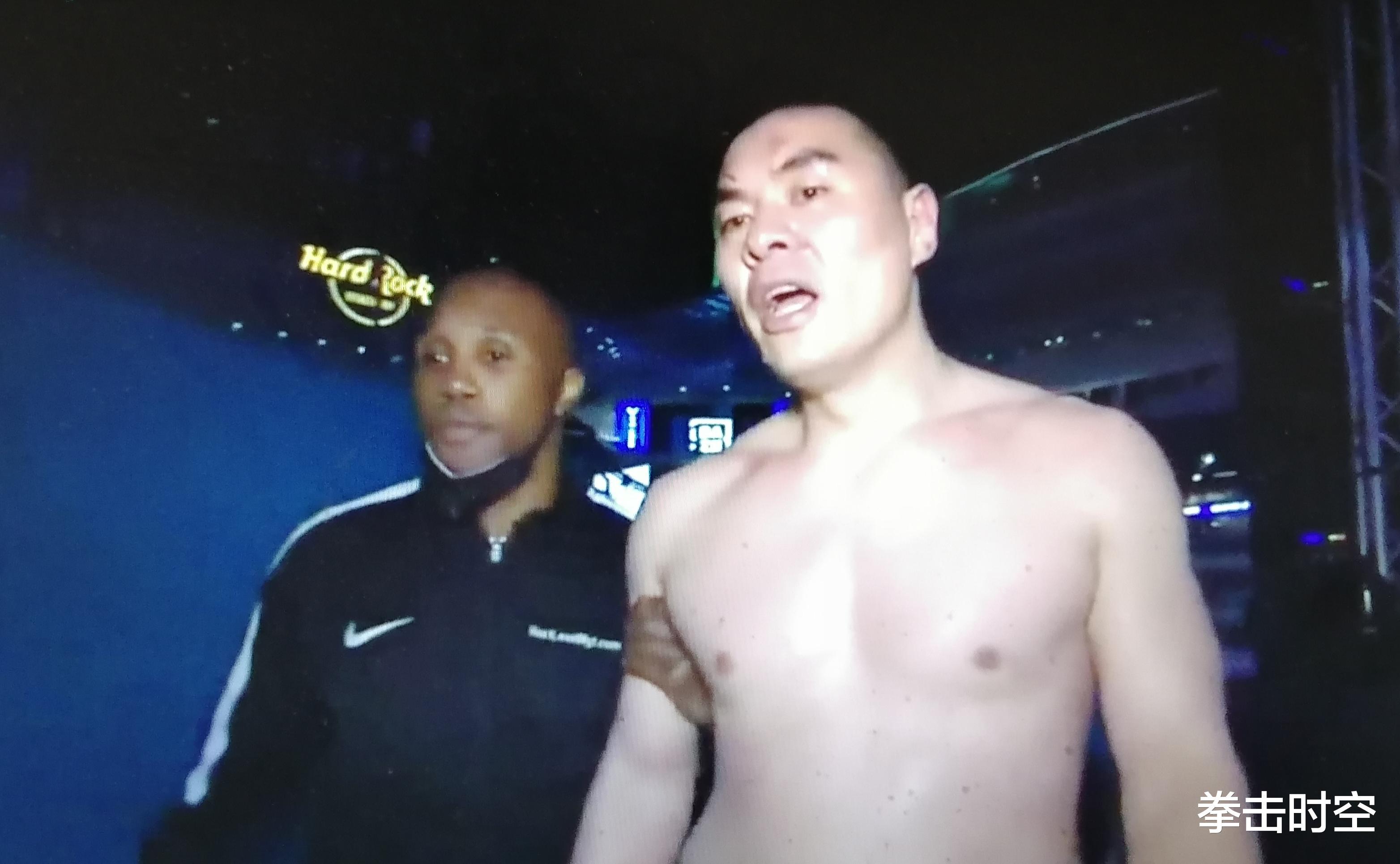 中国重量级拳王被美国三流拳手打成重伤，目前已出现肾衰竭(5)