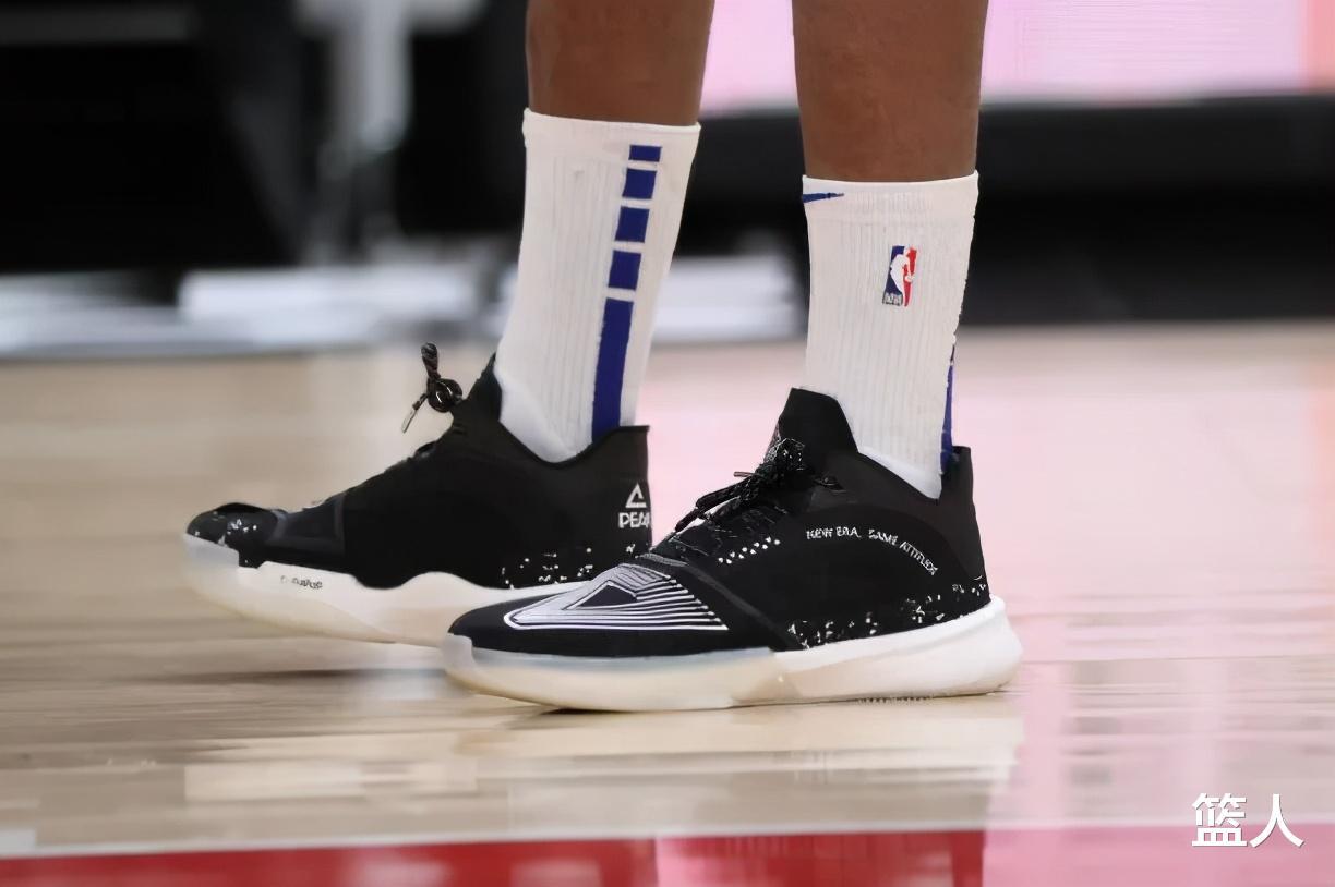 NBA球员上脚：库里8代李小龙定制版，安踏和匹克的球鞋都有！(4)