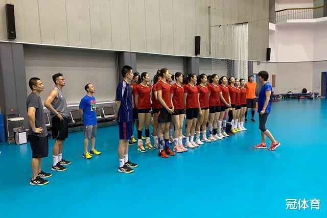 中国女排26岁王牌归队，郎平2大安排耐人寻味，新人直通奥运会？