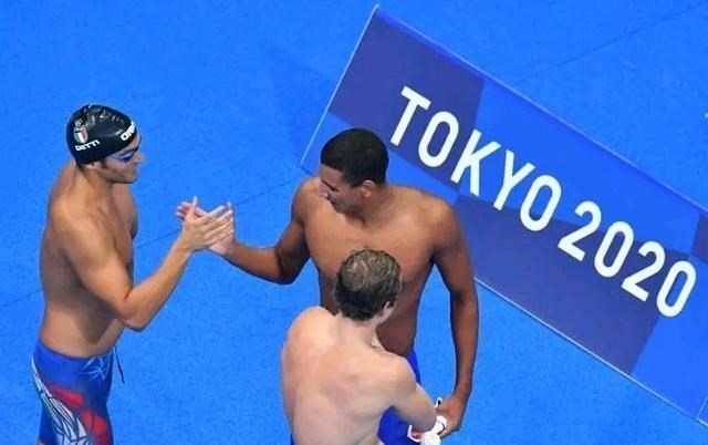 游泳杀出大黑马！18岁突尼斯小将400米自由泳爆冷夺冠，解说惹争议(1)
