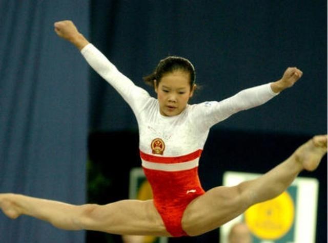 体操女皇程菲25岁退役，因长期服药胖至200斤，至今依单身(2)