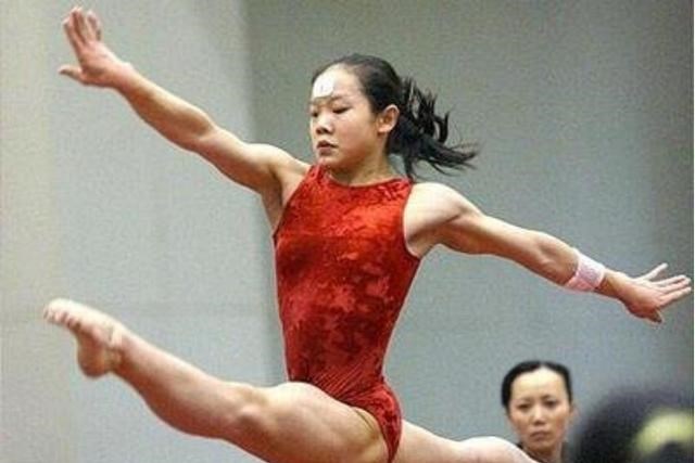体操女皇程菲25岁退役，因长期服药胖至200斤，至今依单身(3)