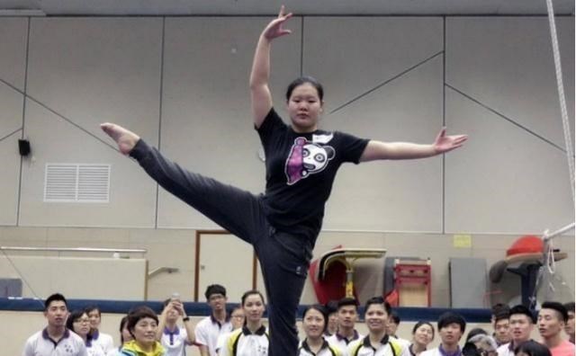 体操女皇程菲25岁退役，因长期服药胖至200斤，至今依单身(6)